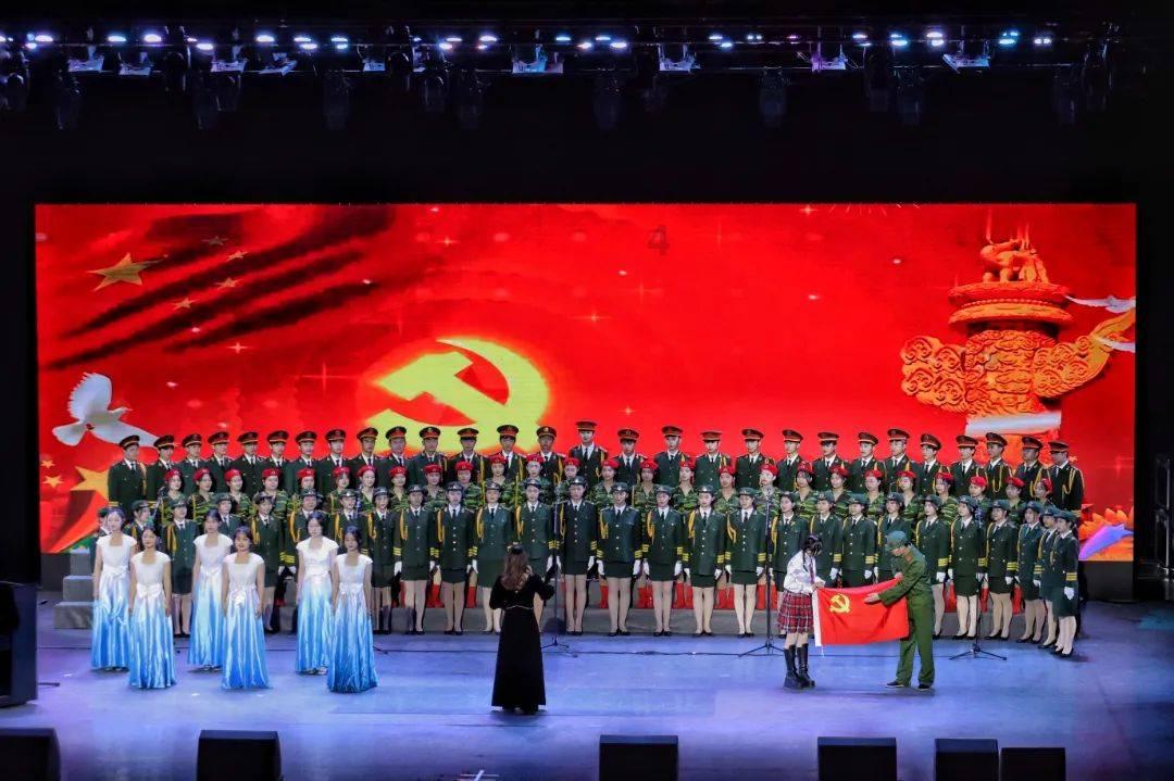 娱乐圈3对爷孙恋男主角,两人老无所依一人麻烦不断,都和钱有关